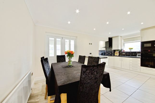 33, Arlington Gardens, Essex photo 4