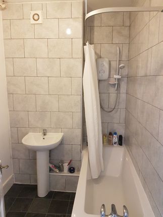 3 Bed Part Furnished Flat