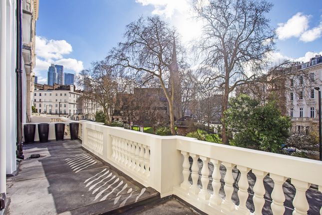 Flat for sale in St George's Square, London