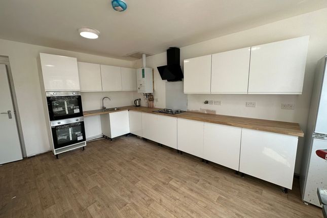 Thumbnail Room to rent in Meyer Green, Enfield