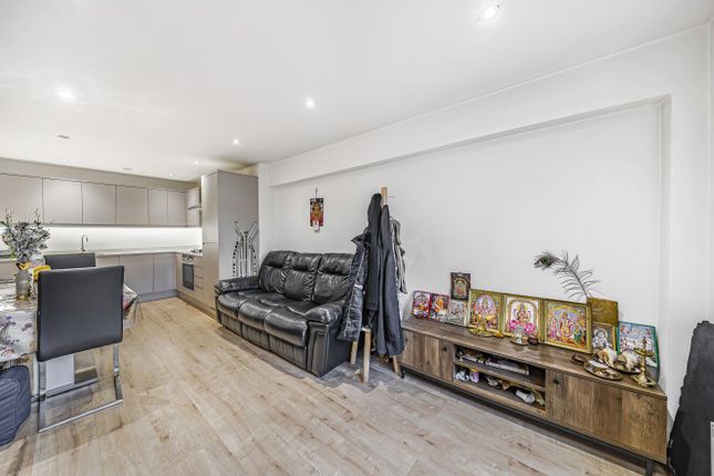 Flat 3, Buckingham House East, Stanmore photo 2