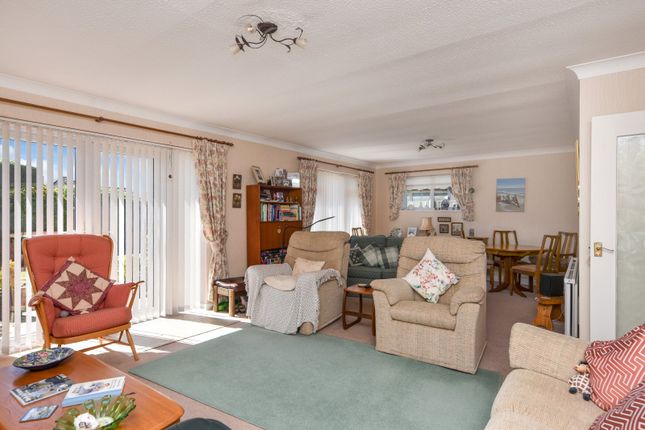 16, Knollcroft, Shoeburyness photo 3