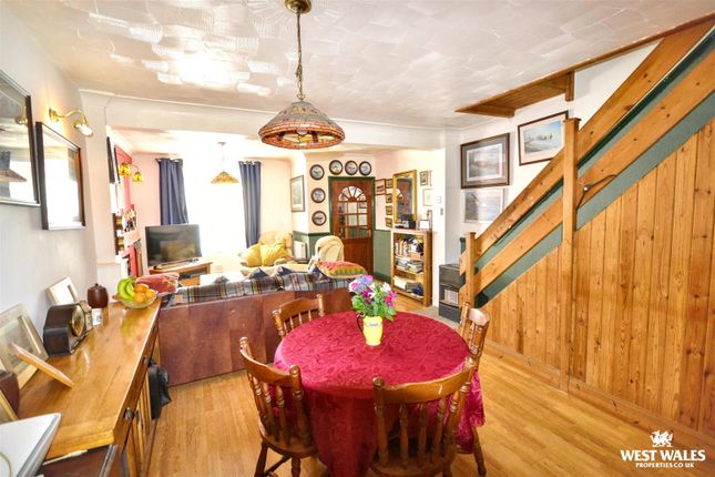 23, Honeyborough Green, Milford Haven photo 2