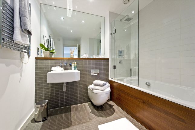 Flat 2, Islington on the Green, London photo 4