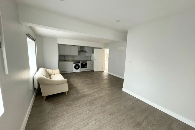 Flat 3 Cavendish House,, Cavendish Avenue, New Malden photo 2