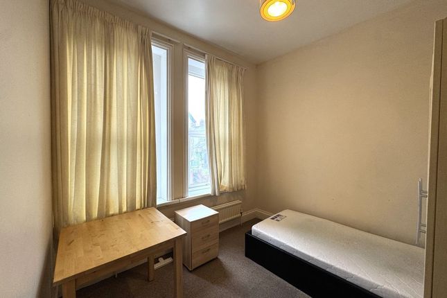1a 174, Stow Hill, Newport photo 3