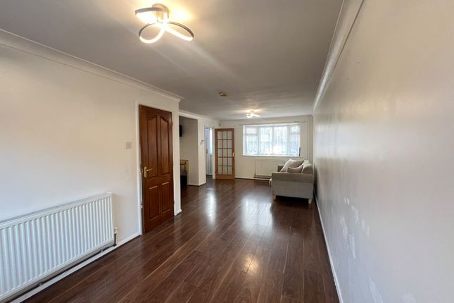 27, Maplewell Drive, Leicester photo 4