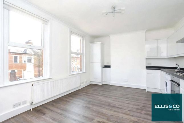 Ravenhurst Avenue, Hendon photo 5