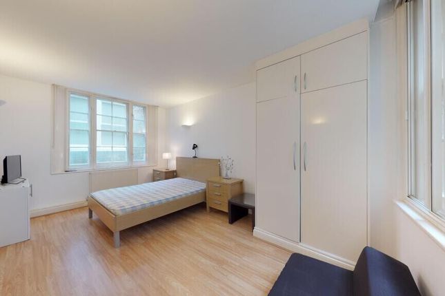 Studio flat on Flat 3, 202 Bishopgate,, London, £2,500/mo