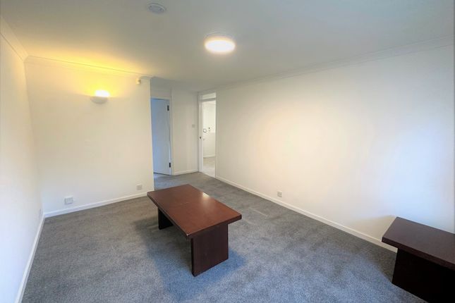 6, Chalk Hill Court, Dundee photo 3