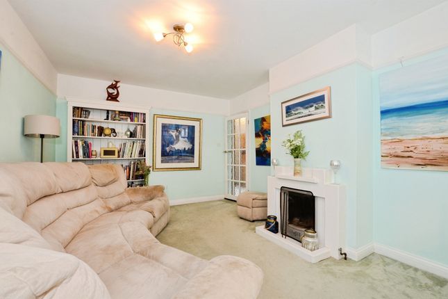 27, Lavinia Avenue, Watford photo 2
