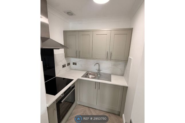Studio flat on Larchfield House, Coniscliffe Road, Darlington, £575/mo