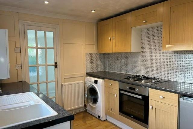 Barnett Wood Lane, Leatherhead photo 4
