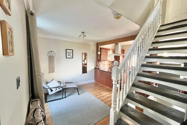 31 Aboyne Square, Sunderland photo 3