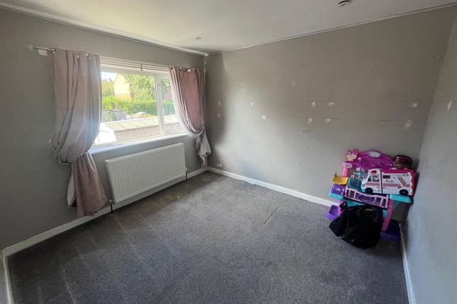 250, Brown Royd Avenue, Huddersfield photo 3