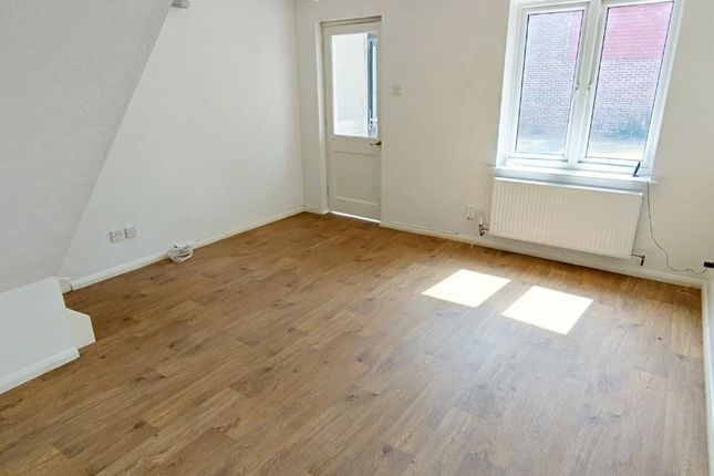 4, Repton Gardens, Hedge End photo 4