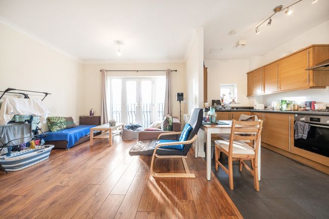14, Maple Court, 2, Crosby Gardens, Uxbridge photo 2