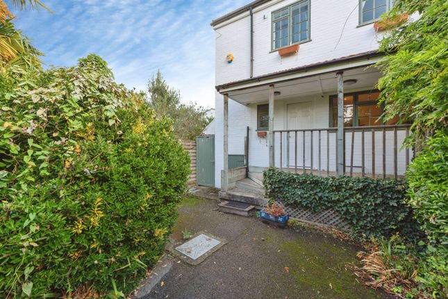 Bundys Way, Staines-upon-thames photo 4