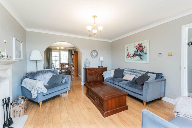 3 Strathmore Close, Bury photo 2