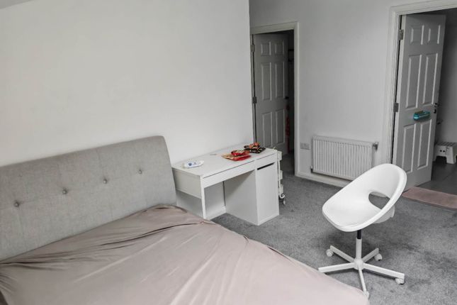 33, Bramwell Drive, Manchester photo 2