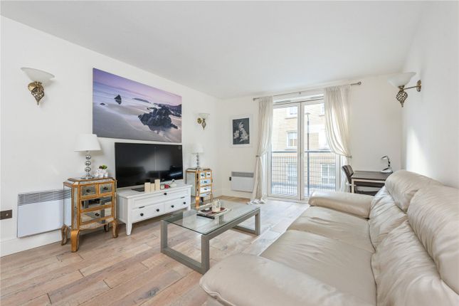 Flat for sale in Plumbers Row, London