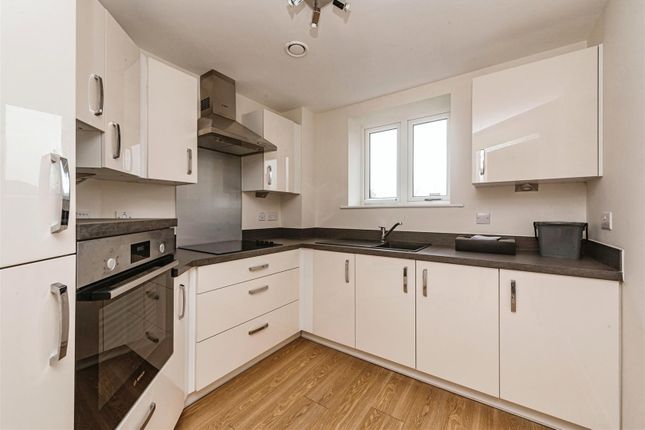 Flat for sale in The Moors, Thatcham