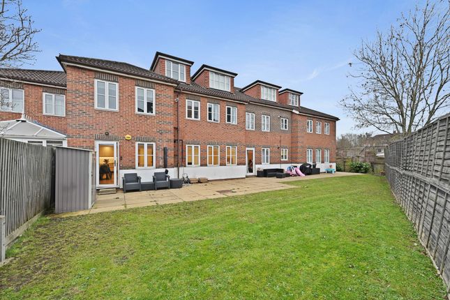 Flat for sale in Church Hill Road, Cheam