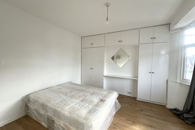 Studio Flat Available To Rent In Mitcham