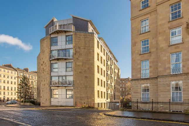 Thumbnail Flat to rent in East London Street, New Town, Edinburgh