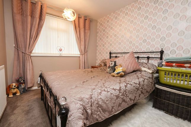 Town house for sale in High Clere, Cradley Heath