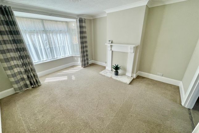 19a, Hawkinge Gardens, Plymouth photo 2