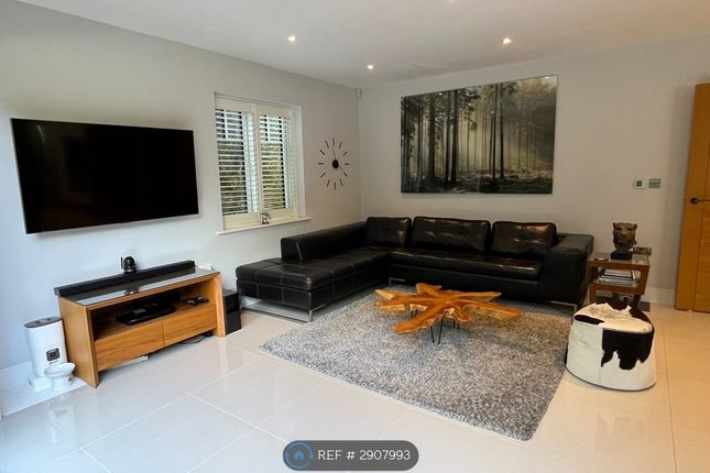 Hazeldene, Hazel Way, Fetcham, Leatherhead photo 5