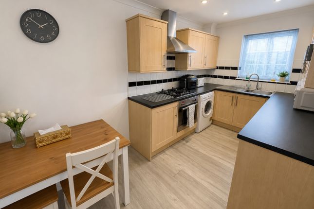 25 Evergreen Way, Luton, Bedfordshire photo 3