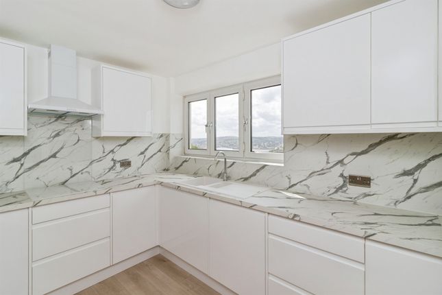 Flat 10, Ridgeway Heights, Ridgeway Road, Torquay photo 4