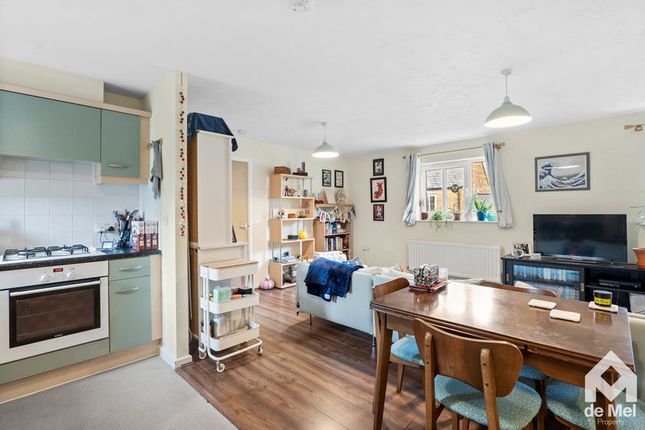 47, Knapps Crescent, Cheltenham photo 2