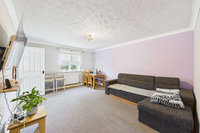 8 Manse Court, Thetford photo 2