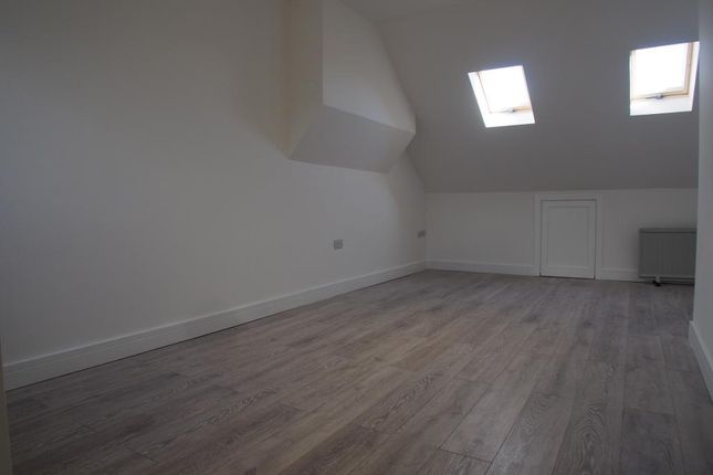 Studio to rent in Shrubbery Road, London
