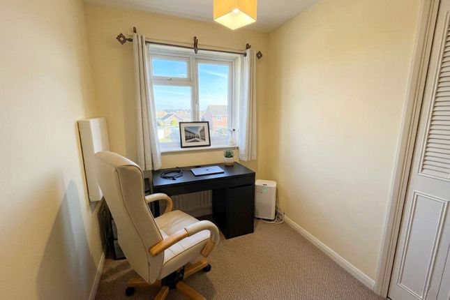 10 Locke Way, Stafford photo 5