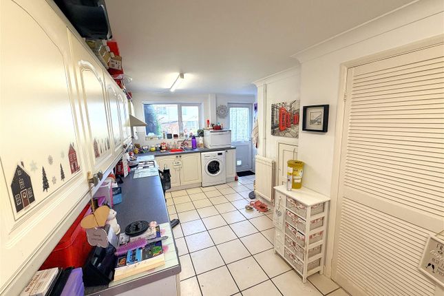 21, Cransley Gardens, Corby photo 4