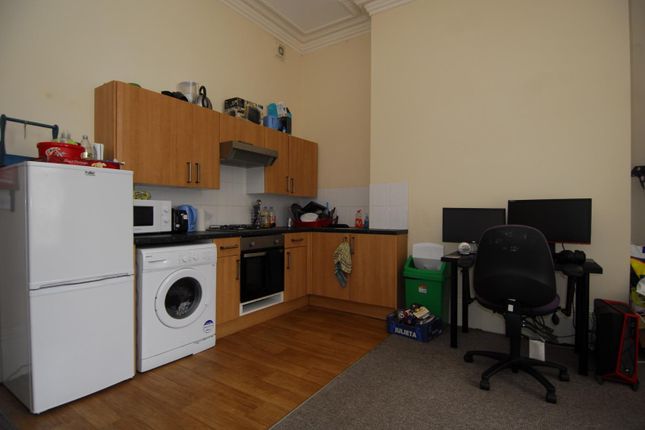 Thumbnail Flat to rent in Greenbank Road, Flat 1, Plymouth