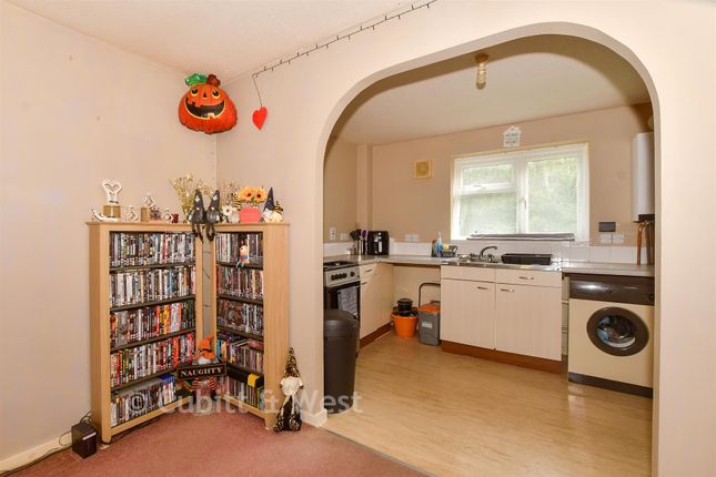 24, Ramblers Way, Crawley photo 4