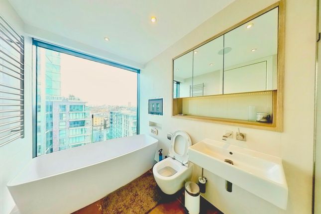 Flat to rent in Sterling Mansions Goodmans Field, Aldgate East