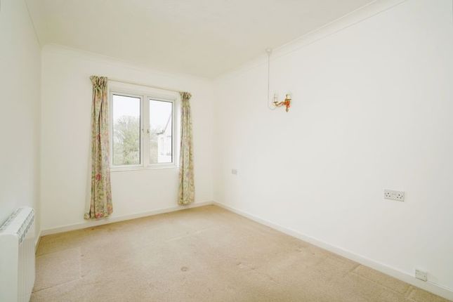 Flat for sale in Windrush Court, Witney