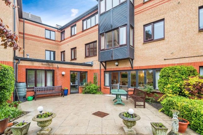 Thumbnail Flat for sale in Marlborough Court, Didcot