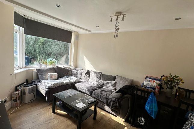 23 Maple Avenue, Harrow photo 2