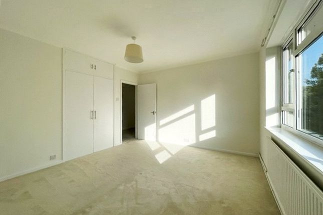 9 Glencairn Court,, Lansdown Road, Gloucestershire photo 4