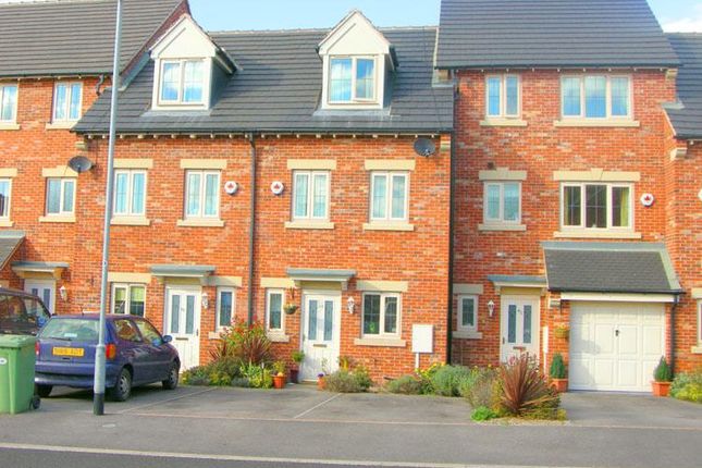 3-bed terraced on 64, Burleigh Court, Nottinghamshire, £900/mo
