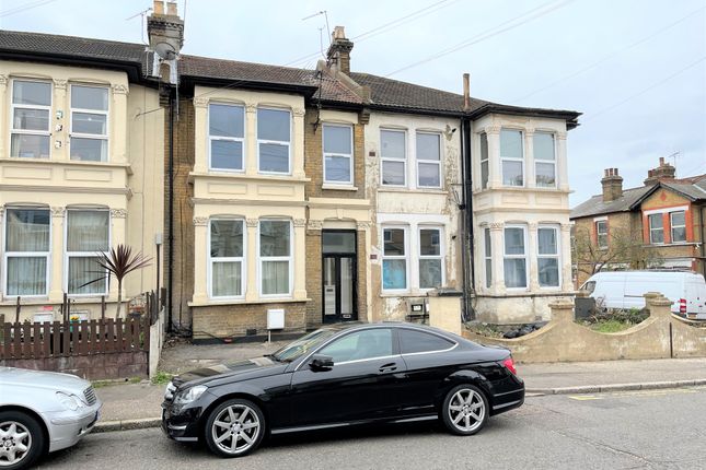 Thumbnail Flat to rent in 126 York Road, Southend-On-Sea
