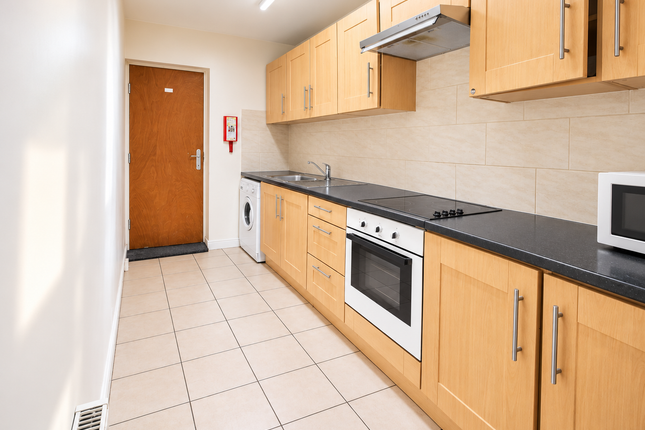 60A, Cardigan Road, Leeds photo 4