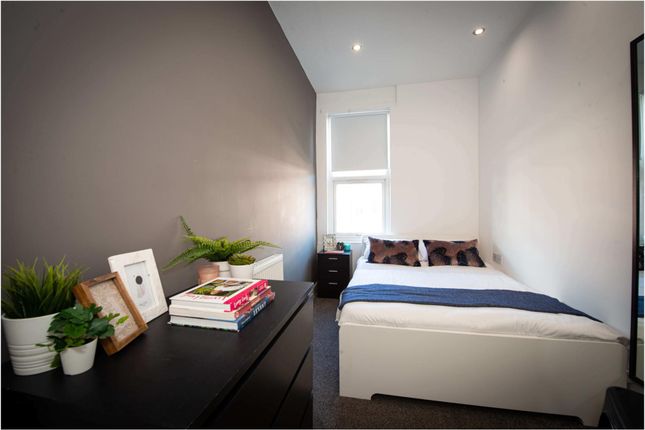 Bright And Neatly Maintained Master Bedroom Featur...